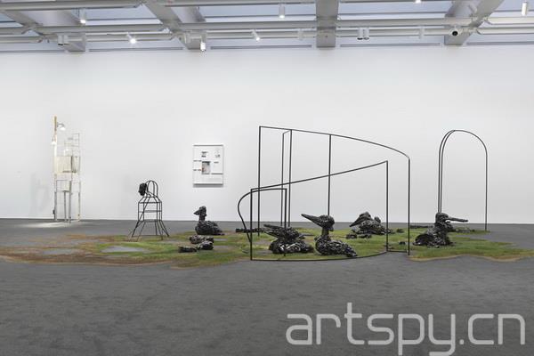 群展“鏡像細(xì)胞”日前在紐約惠特尼美國(guó)藝術(shù)博物館(圖6)
