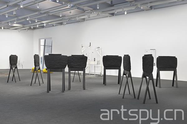 群展“鏡像細(xì)胞”日前在紐約惠特尼美國(guó)藝術(shù)博物館(圖4)