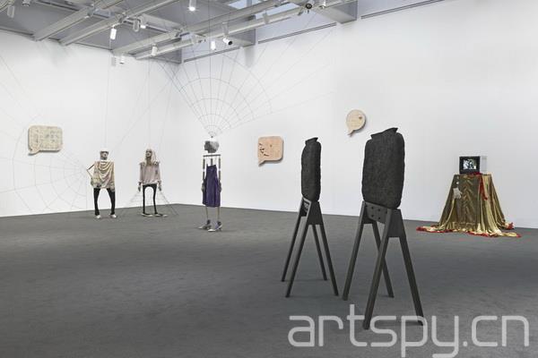 群展“鏡像細(xì)胞”日前在紐約惠特尼美國(guó)藝術(shù)博物館(圖5)