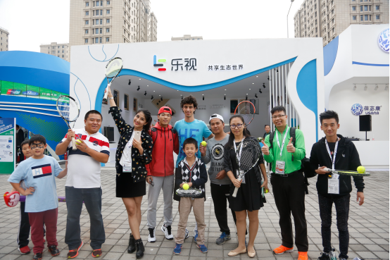 樂視展廳大師親授網(wǎng)球技巧(圖1)