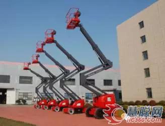 　　自行式曲臂型高空作業(yè)平臺