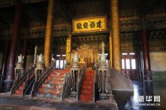 故宮＂點(diǎn)亮＂中軸線原狀展廳迎＂國(guó)際博物館日＂